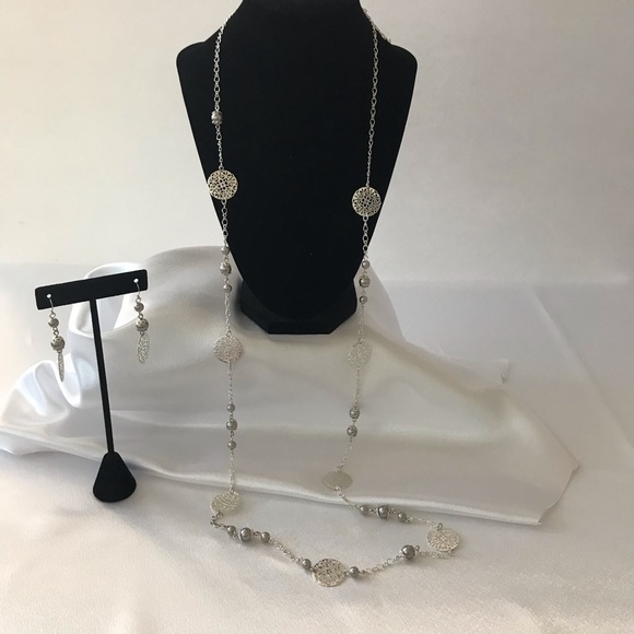 Premier Design silver chain with gray pearl accents & matching earrings - Picture 3 of 6